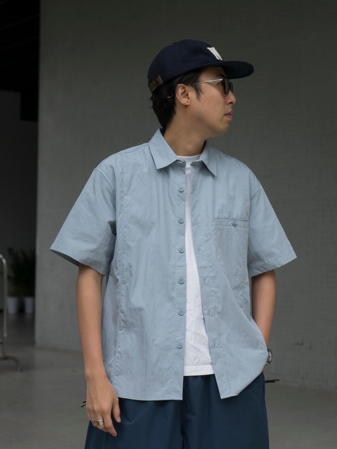 SHIRTS 日系休閒短袖襯衫 紋理質感寬鬆翻領短袖上衣Cityboy - 男装衬衫 - 棉 蓝色
