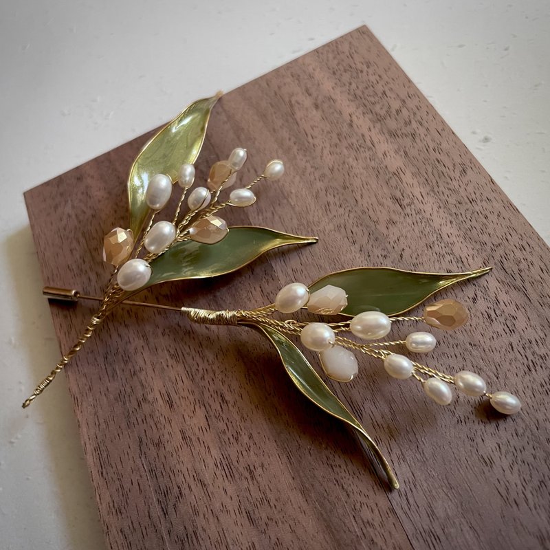 Lucette - 手作饰品 淡水珍珠/水晶 新娘头饰/新郎胸针 结婚礼物 - 发饰 - 其他材质 