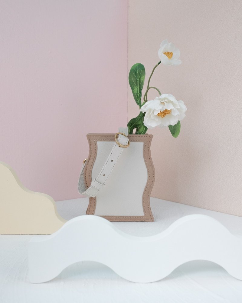 Wave Frame Small (杏色/奶油白) - 侧背包/斜挎包 - 真皮 卡其色