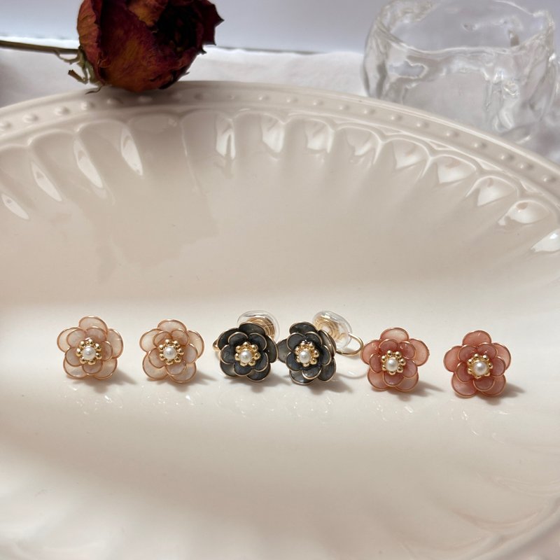 梅雨 - 耳环 / 水晶花饰品 / 手作饰品 - 耳环/耳夹 - 树脂 白色