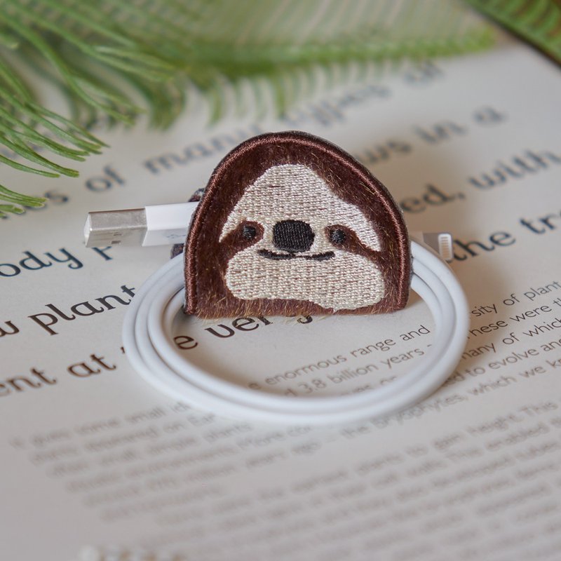 Sloth Earphone organizer/ Cable holder / Adjustable cord wra - 卷线器/电线收纳 - 聚酯纤维 咖啡色