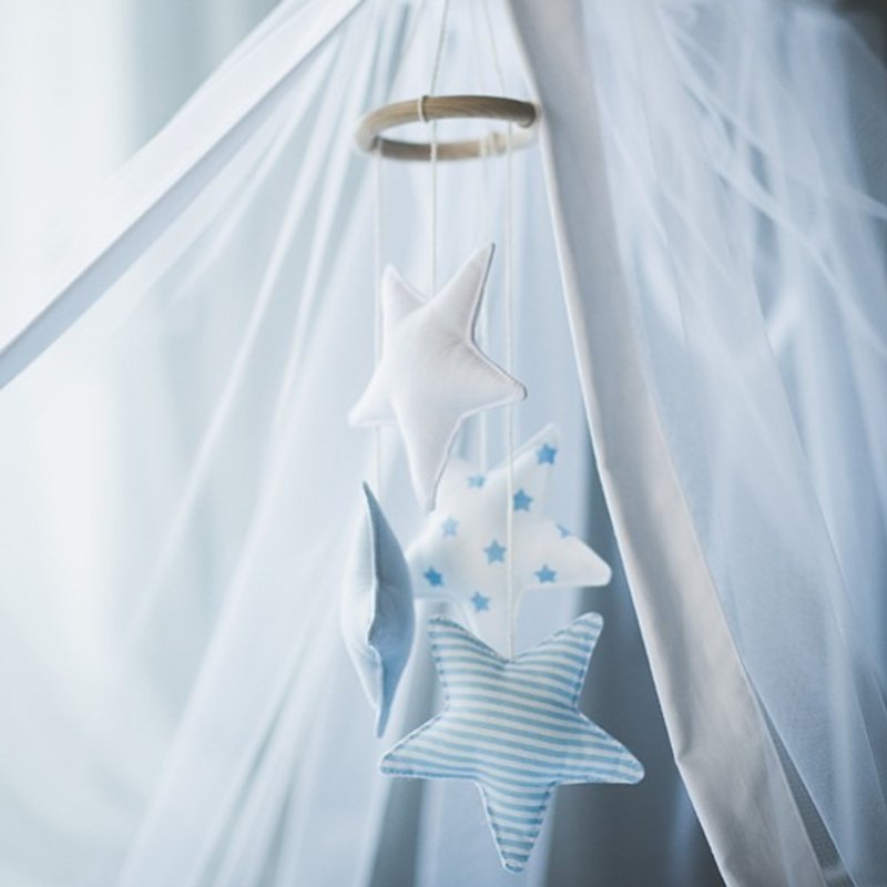 Blue and white nursery mobile stars, baby boy mobile nursery decor - 玩具/玩偶 - 棉．麻 蓝色