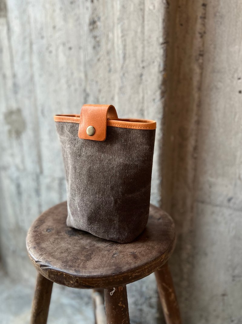 皮帆折叠小袋--咖灰  腰包、工具包、收纳袋【改潮换袋】 - 化妆包/杂物包 - 棉．麻 咖啡色