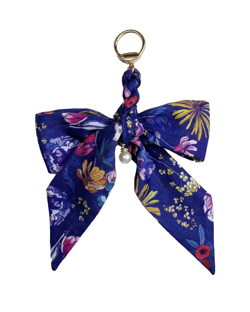 【波丽印花】丝巾绑带蝴蝶结 锁扣小吊饰 日本千叶 琉璃绀 - 吊饰 - 其他人造纤维 蓝色