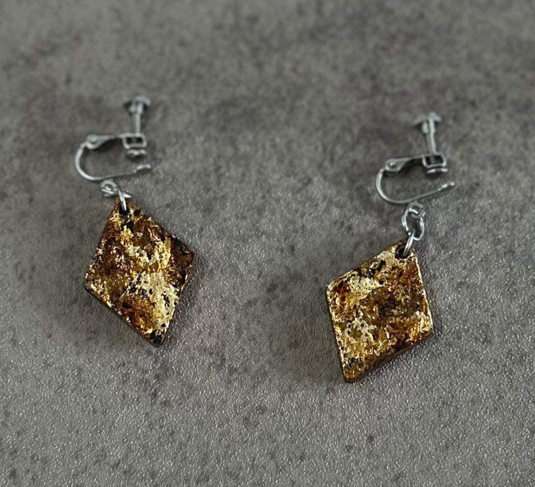 耳环/菱形/琥金浮铄/jesmonite/饰品/银箔/医疗不锈钢耳夹 - 耳环/耳夹 - 环保材料 白色