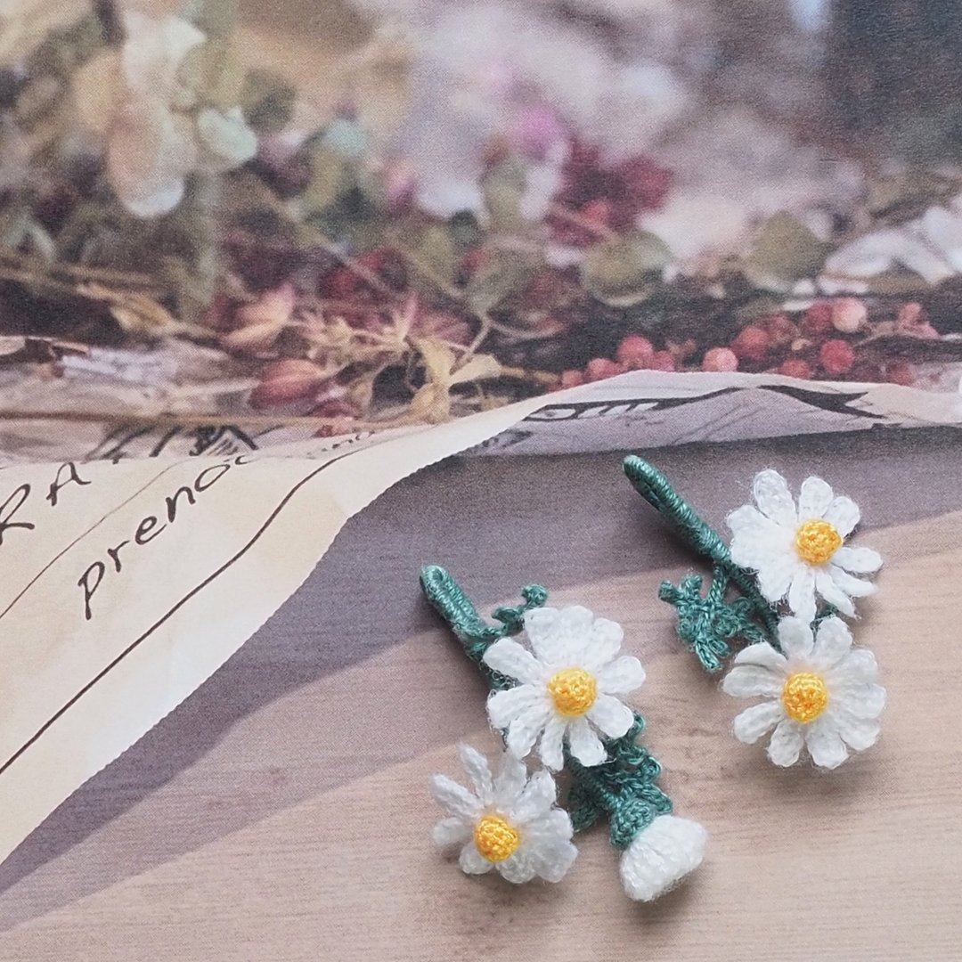 [Earrings/ Clip-On] Lace-knit margaret like the real thing - 耳环/耳夹 - 绣线 白色