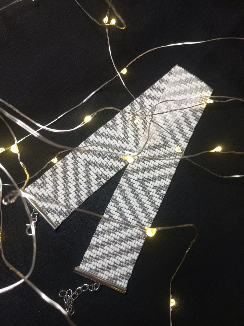 颈圈 白色与透明珠饰 手工饰品 - 项链 - 琉璃 多色