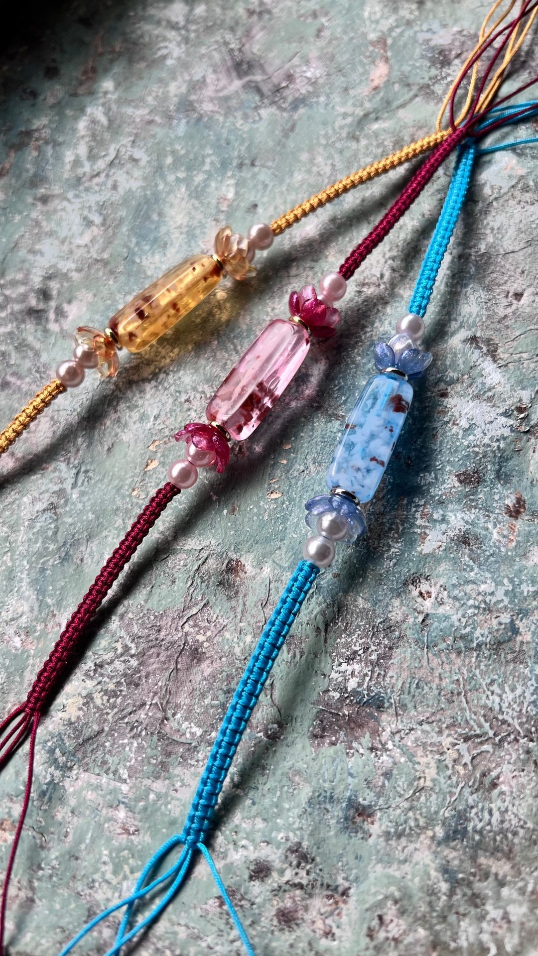 【Pinkoi 实体活动预购商品】压克力珠串亚洲绳编手链 - 手链/手环 - 压克力 多色