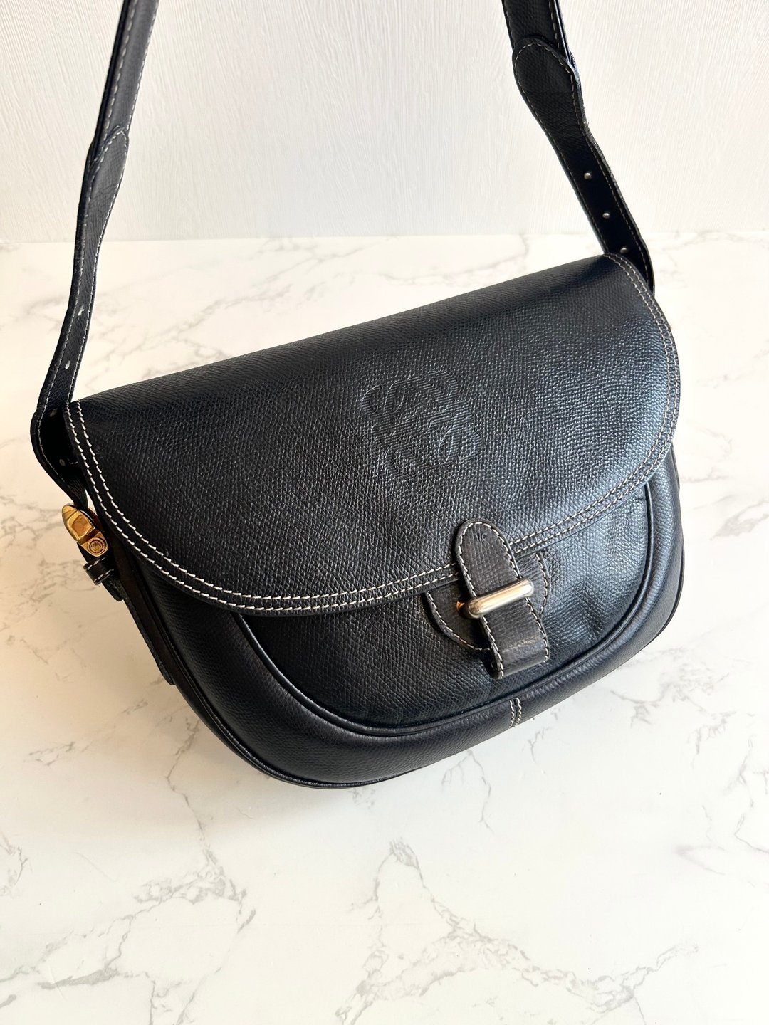 绝版古董包 Loewe 黑金色马鞍侧背包 斜背包 皮革包 单肩包 中古包 - 侧背包/斜挎包 - 真皮 黑色