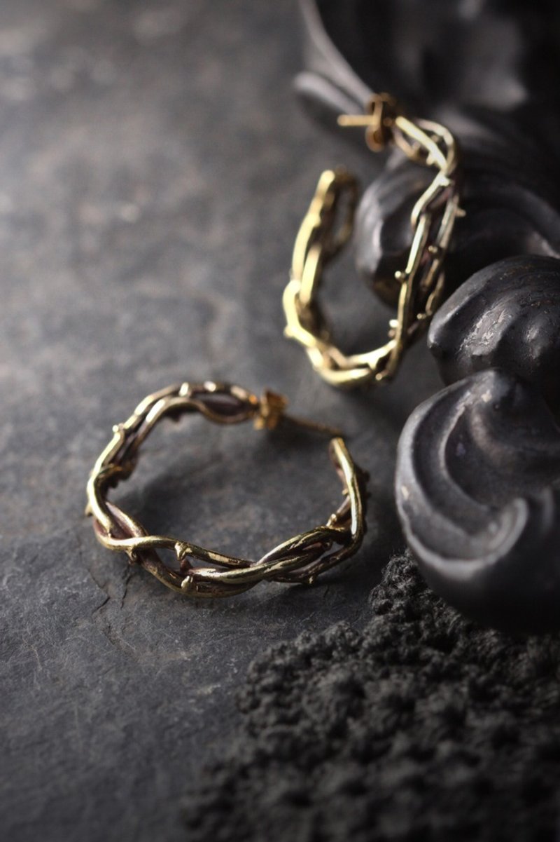 Thorn Crowns Earrings by Defy. - 耳环/耳夹 - 其他金属 