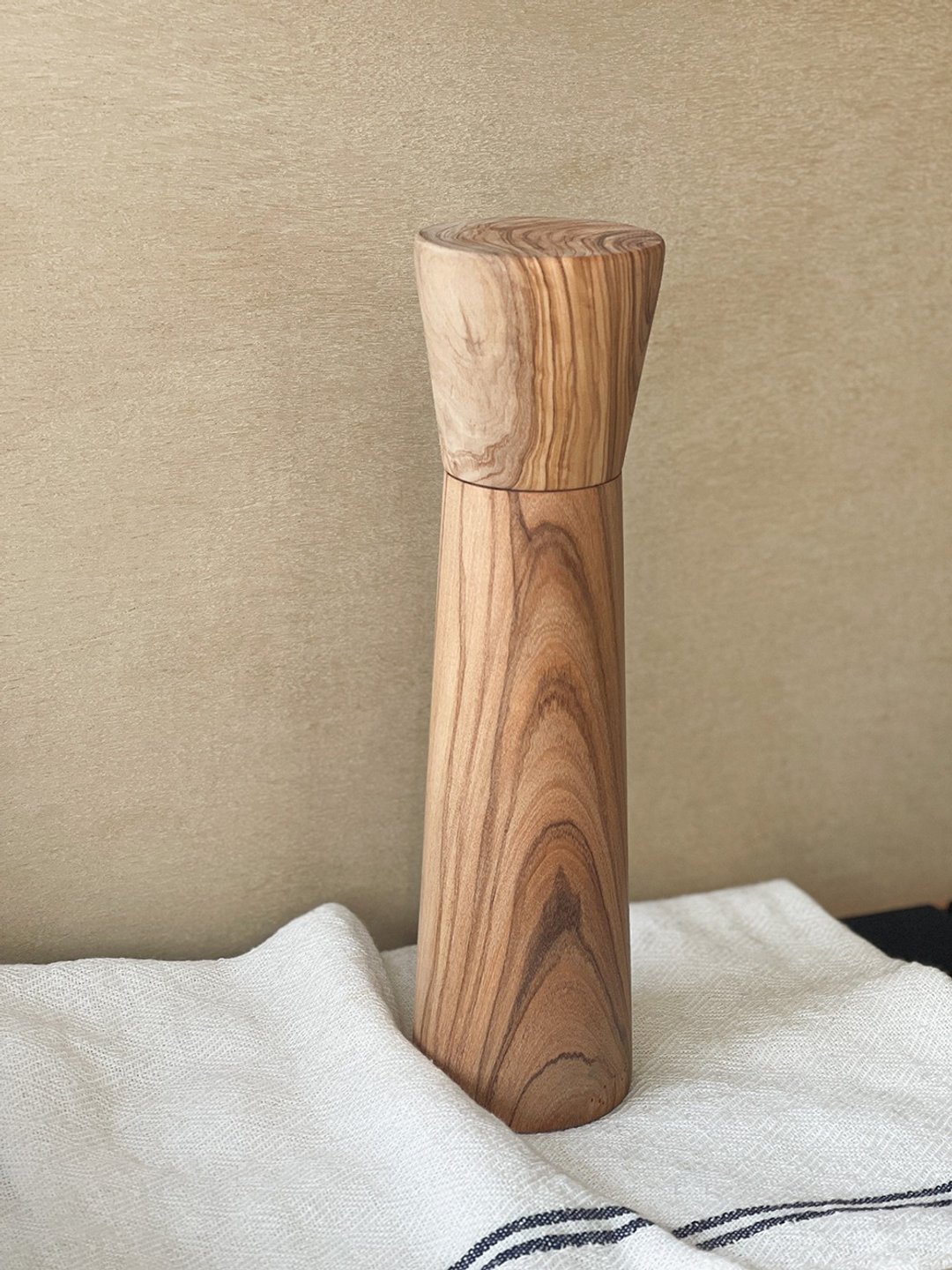 手工制橄榄木岩盐胡椒研磨器 - 调味罐/酱料瓶 - 木头 