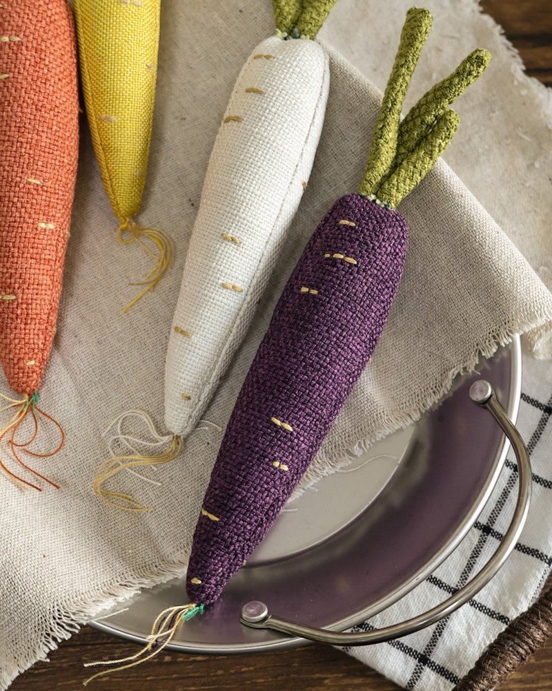 紫萝卜 Rainbow carrots (Purple)  纯手作 蔬果 摆饰 吊饰 猫咪 - 摆饰 - 其他材质 多色