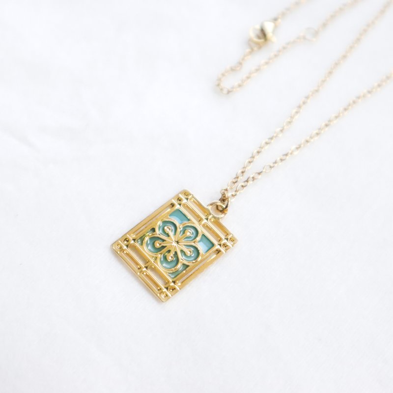 【卡片项链Card Necklace】台湾文化 篓空入色款-梅花窗花 - 项链 - 其他金属 