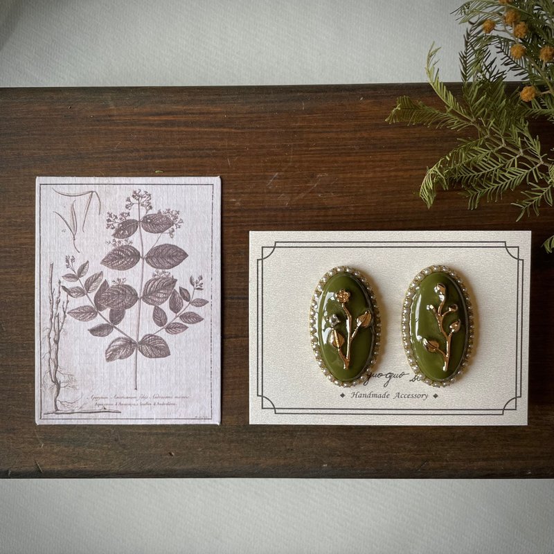 森林绿 椭圆型植物耳环 - 耳环/耳夹 - 树脂 绿色