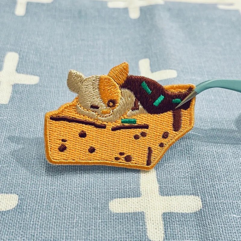 夜市狗狗  臭豆腐 - 编织/刺绣/羊毛毡/裁缝 - 绣线 橘色