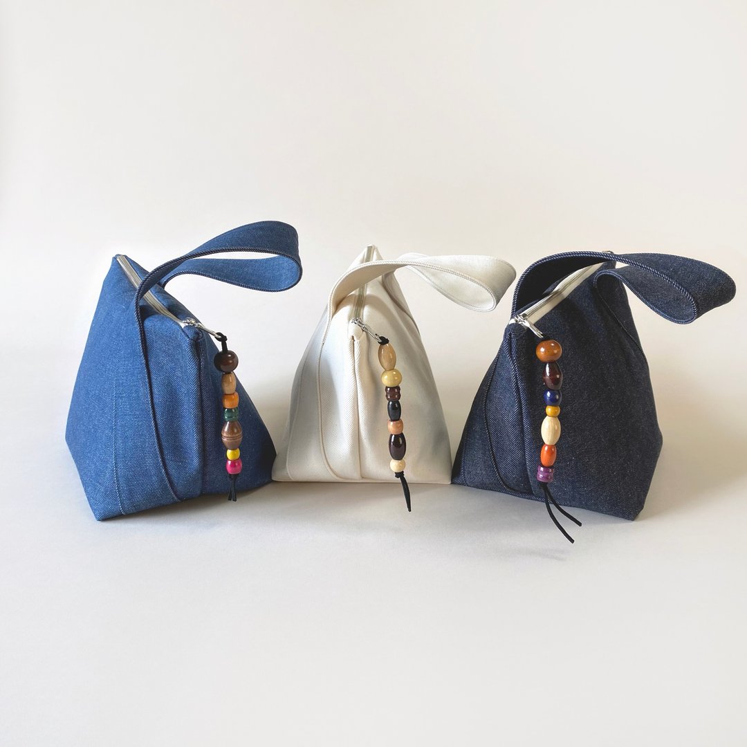 Denim one-handle mini bag with wood bead charm - 手提包/手提袋 - 棉．麻 