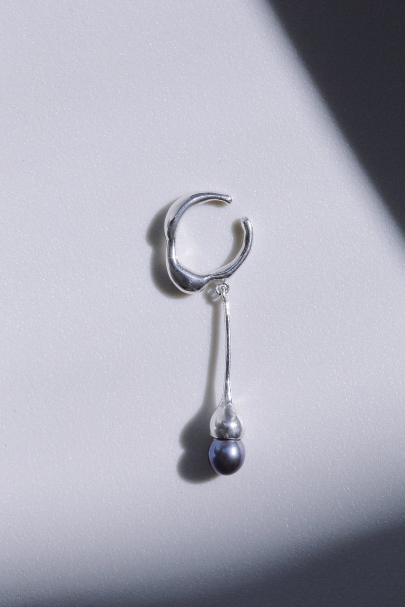 Swing raindrop ear cuff + pearl 摇摆雨滴 耳骨夹+黑珍珠 - 耳环/耳夹 - 珍珠 黑色