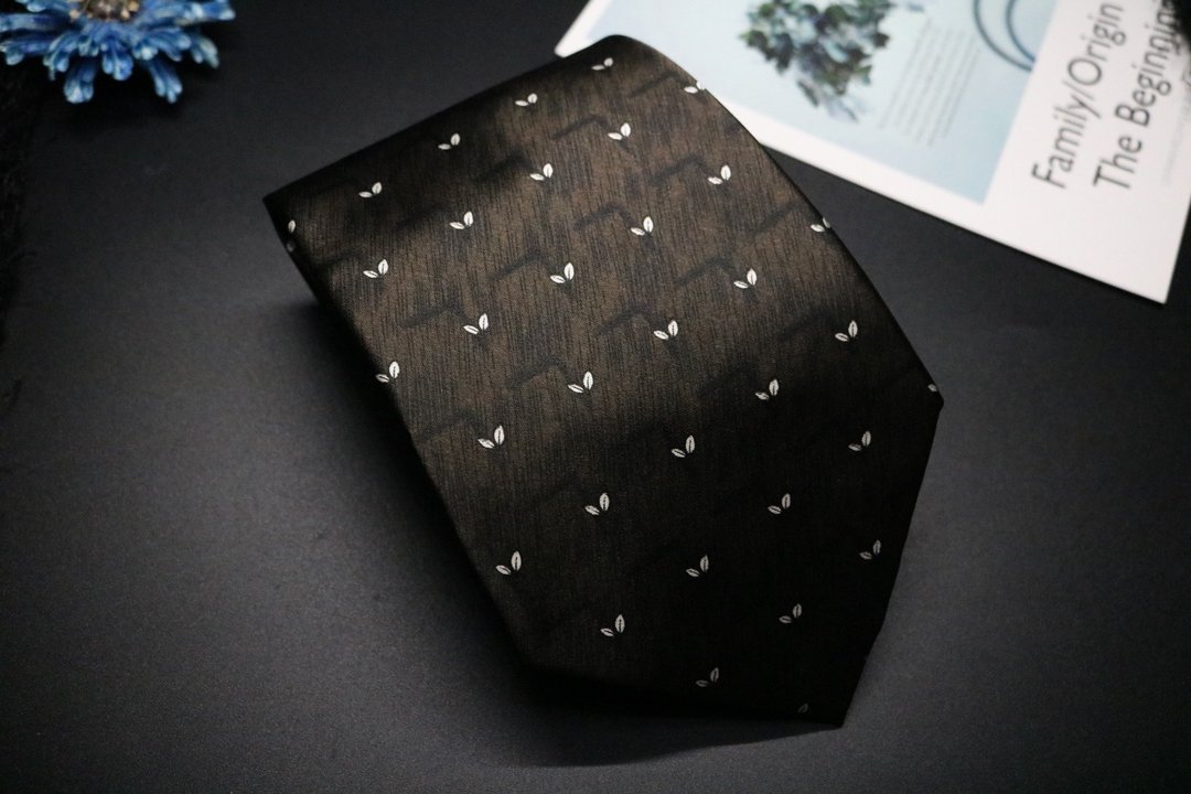 咖啡色小碎花领带/绅士正装休闲百搭necktie - 领带/领带夹 - 丝．绢 咖啡色