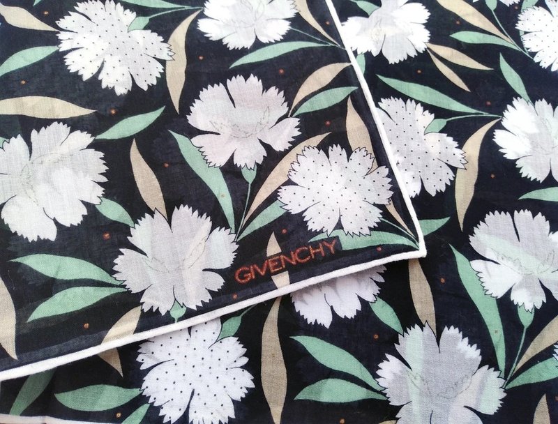 Givenchy 古董印花手帕，送给她的礼物 18 x 18 英寸 - 手帕/方巾 - 棉．麻 黑色