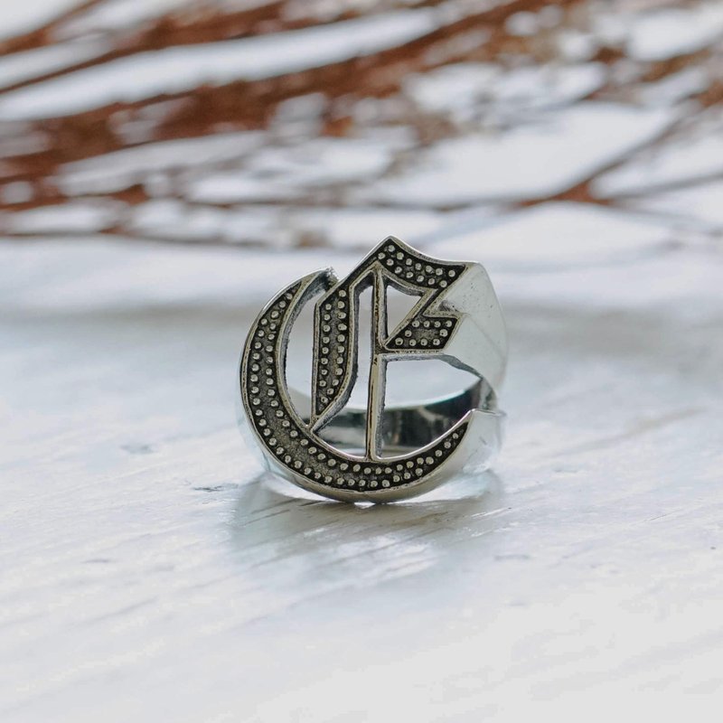 字母戒指英文銀色肉刻字戒指 - 戒指 - 纯银 银色