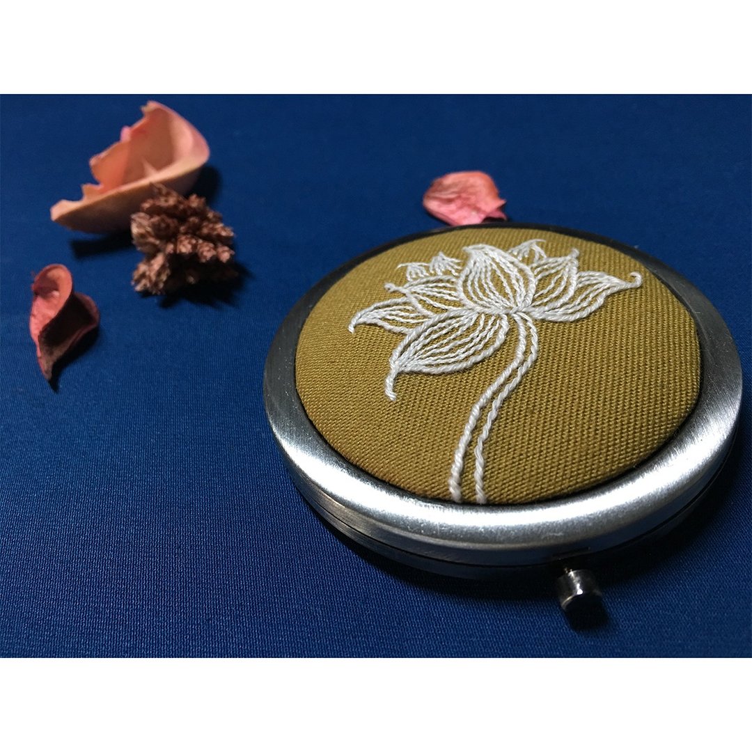 【白莲花】原创手工刺绣化妆镜   - 彩妆刷具/镜子/梳子 - 绣线 白色