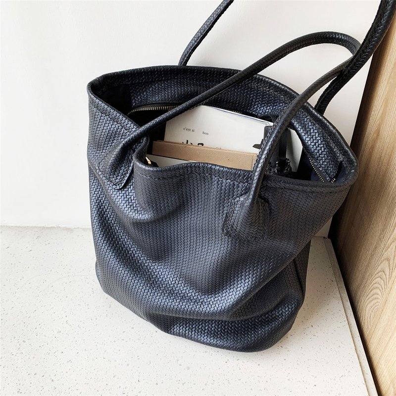 【限量款】小众设计简约休闲手工缝制黑色牛皮编织大容量托特包 - 手提包/手提袋 - 真皮 黑色