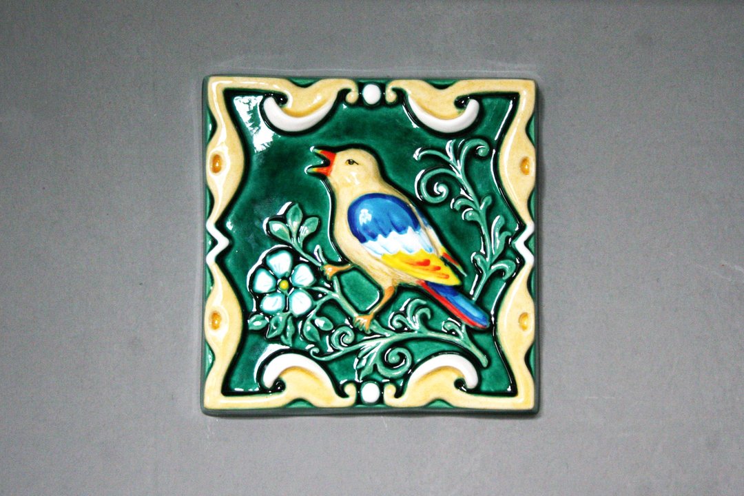 Wall hanging bird decor Ceramic relief handpainted tile Birds wall art - 墙贴/壁贴 - 粘土 绿色