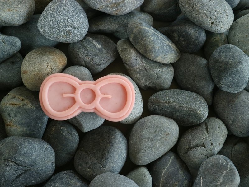 【爱茉漂儿手作皂坊】经典玫瑰皂 - 毛巾浴巾 - 植物．花 粉红色