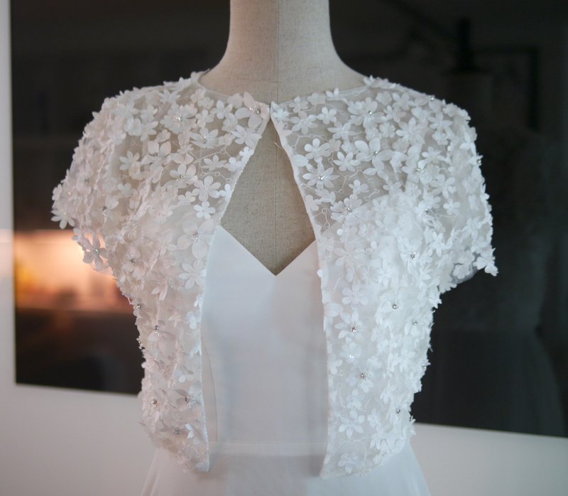 百搭 立体小花 蕾丝外套 - 女装休闲/机能外套 - 其他人造纤维 白色