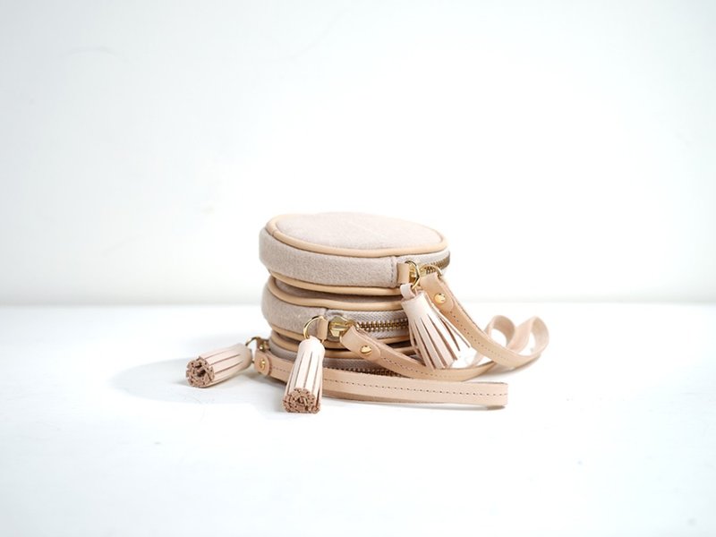 乐洋・Leyan-Effortless Chic圆滚滚零钱包 / 耳机收纳包－气质杏 - 手拿包 - 其他人造纤维 卡其色