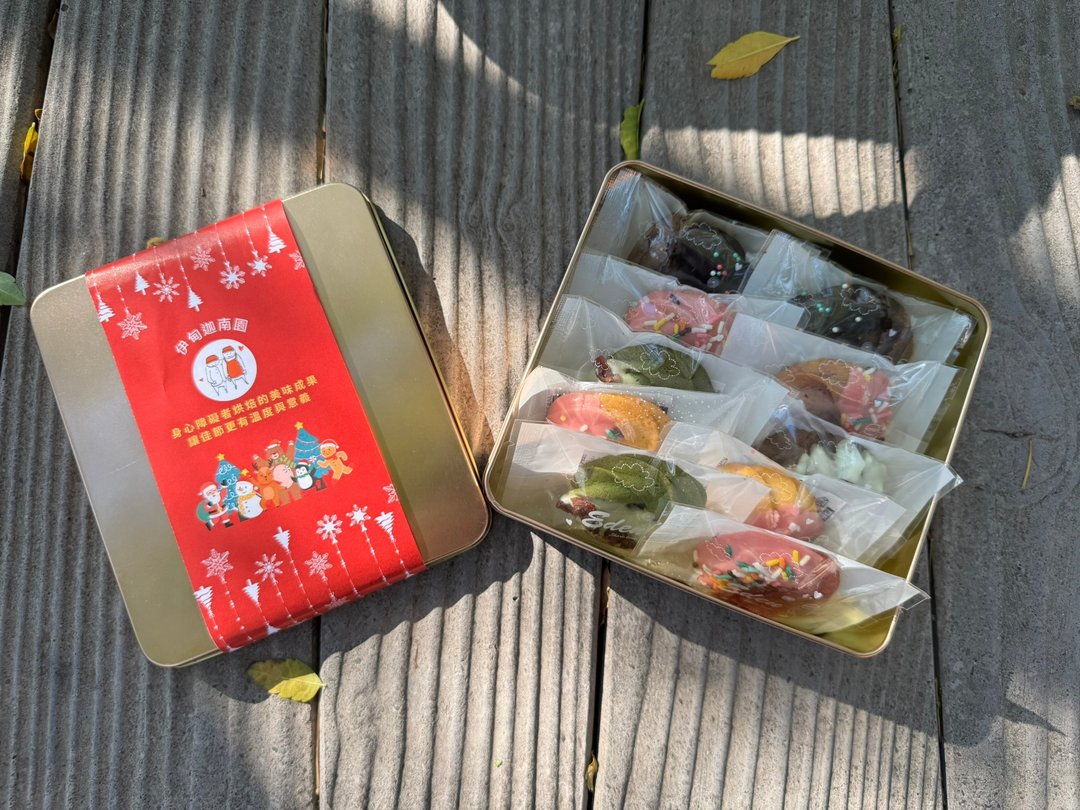 【伊甸台中迦南园】圣诞节 花圈曲奇礼盒 - 零食/点心 - 其他材质 多色