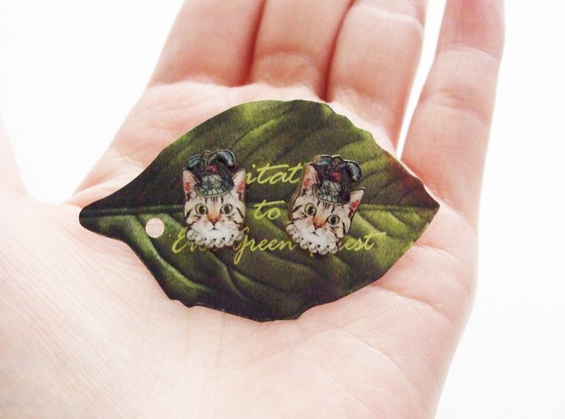 dress up cat earrings - 耳环/耳夹 - 木头 卡其色