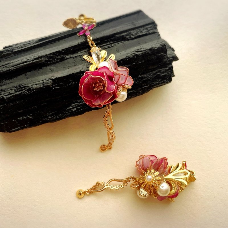 Luce Bloom 山茶花水晶花钻饰耳夹 - 耳环/耳夹 - 其他金属 金色