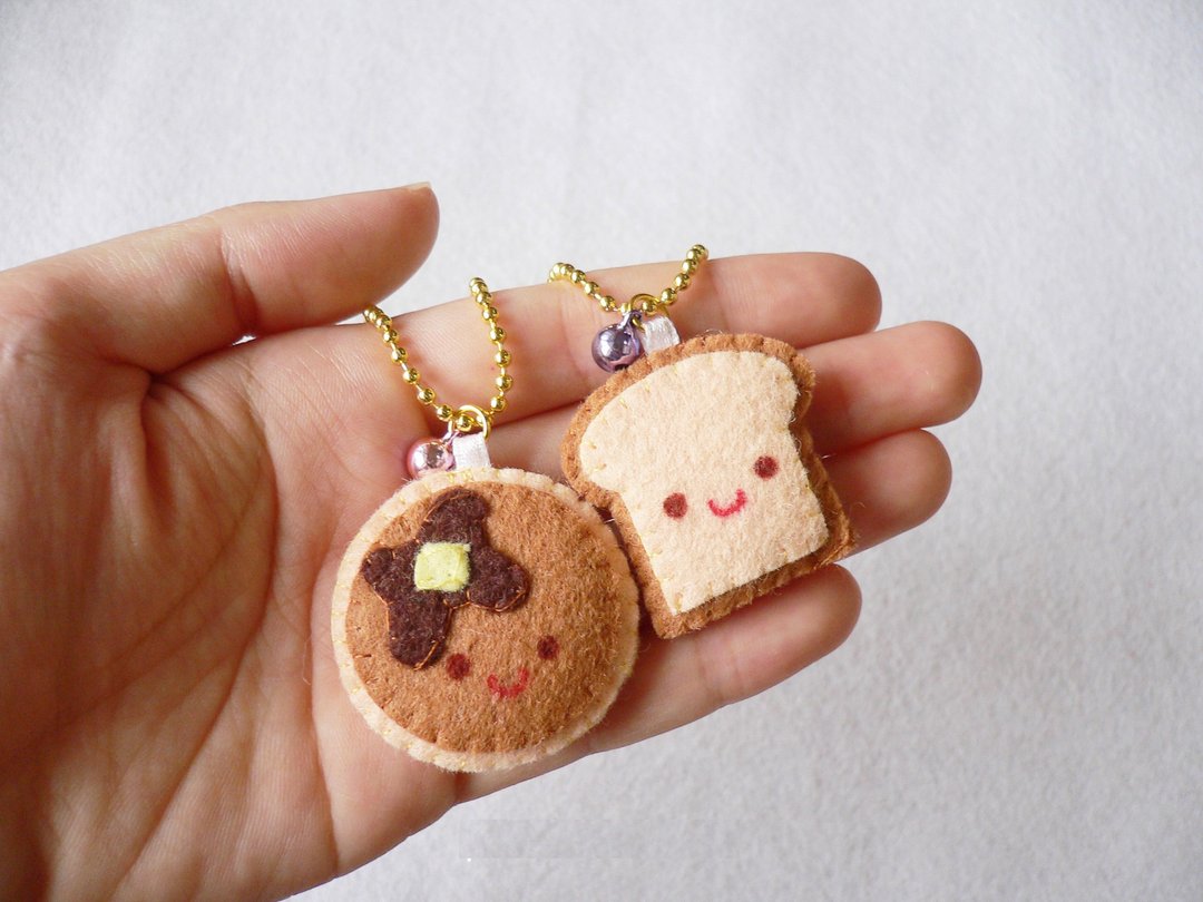 Set of 2 pieces pancake and toast mini keychain. - 钥匙链/钥匙包 - 其他材质 咖啡色