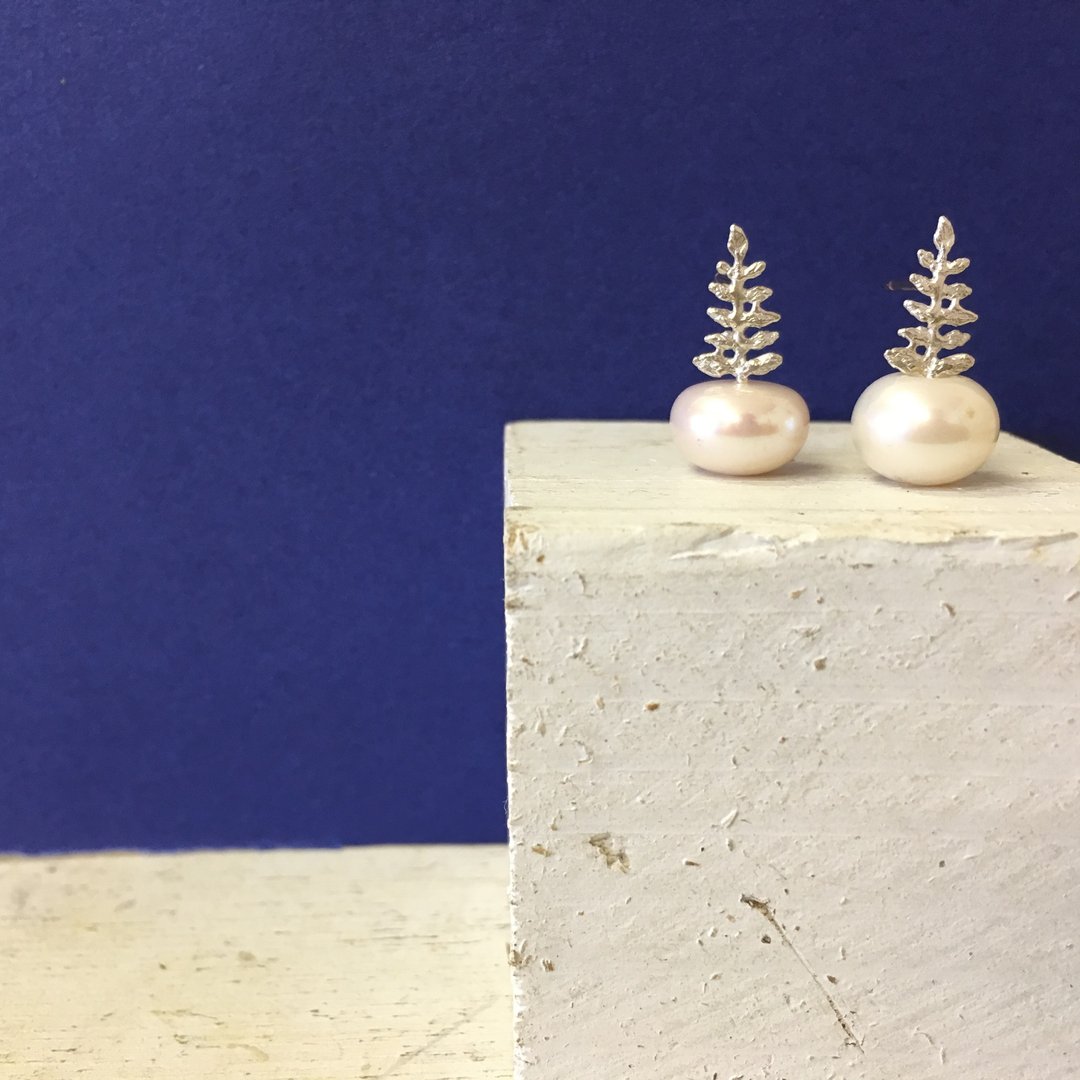 Tree earrings - 耳环/耳夹 - 珍珠 白色