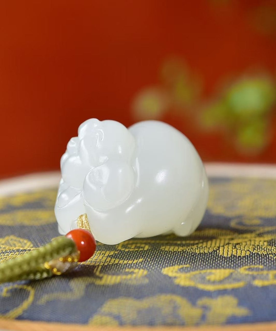 一款非常精致漂亮的和田玉羊脂发财猪吊坠寓意吉祥如意百财聚 - 吊饰 - 玉石 