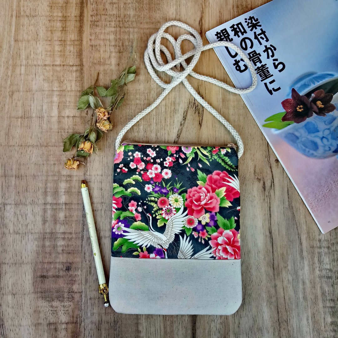 电话包/肩背包/钭背包/手机袋 / 手机包 ~ 仙鹤 (PB-009) - 侧背包/斜挎包 - 棉 黑色