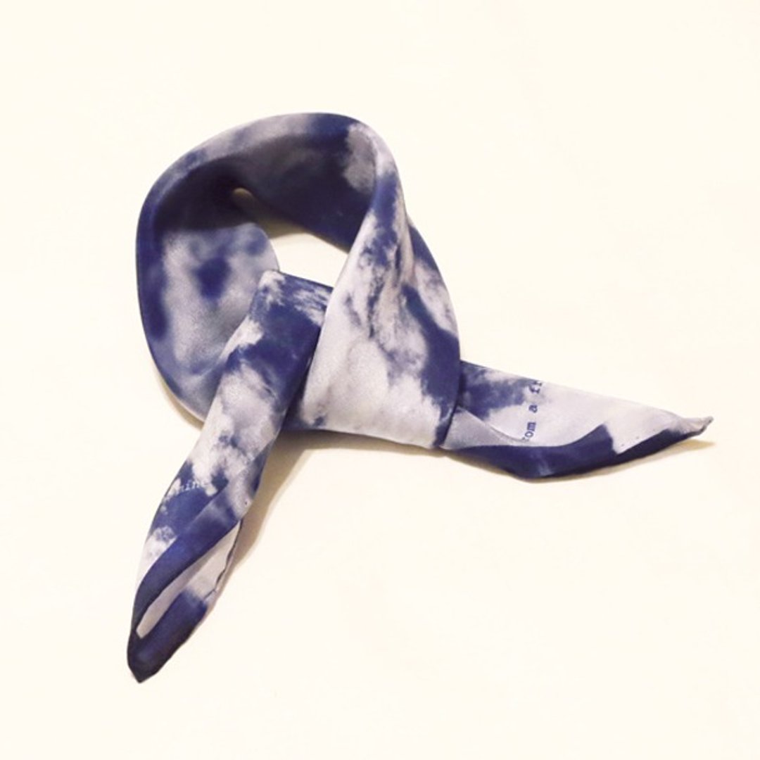 "Le Bleu du Ciel"  穿戴巴黎的蓝天 简单而出众的内敛  限量发行 - 丝巾 - 丝．绢 蓝色