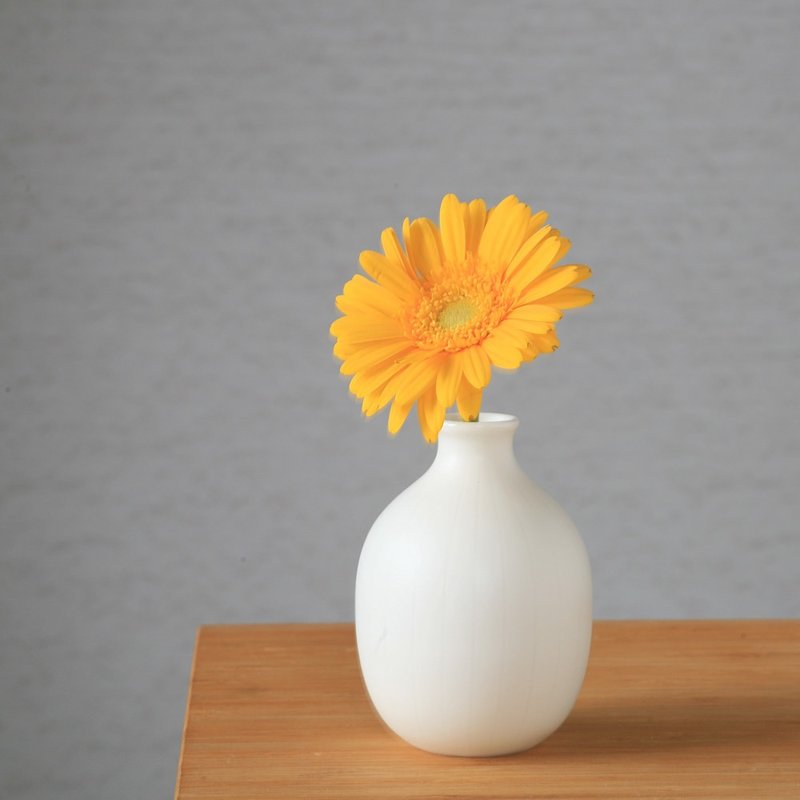 Small white pottery flower vase - 花瓶/陶器 - 瓷 白色