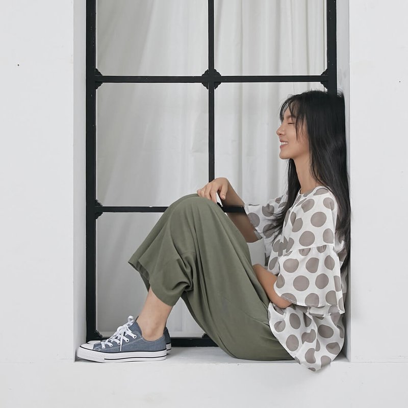 Ashley 圓領細褶連袖上衣/綠圓點 - 女装上衣 - 棉．麻 绿色