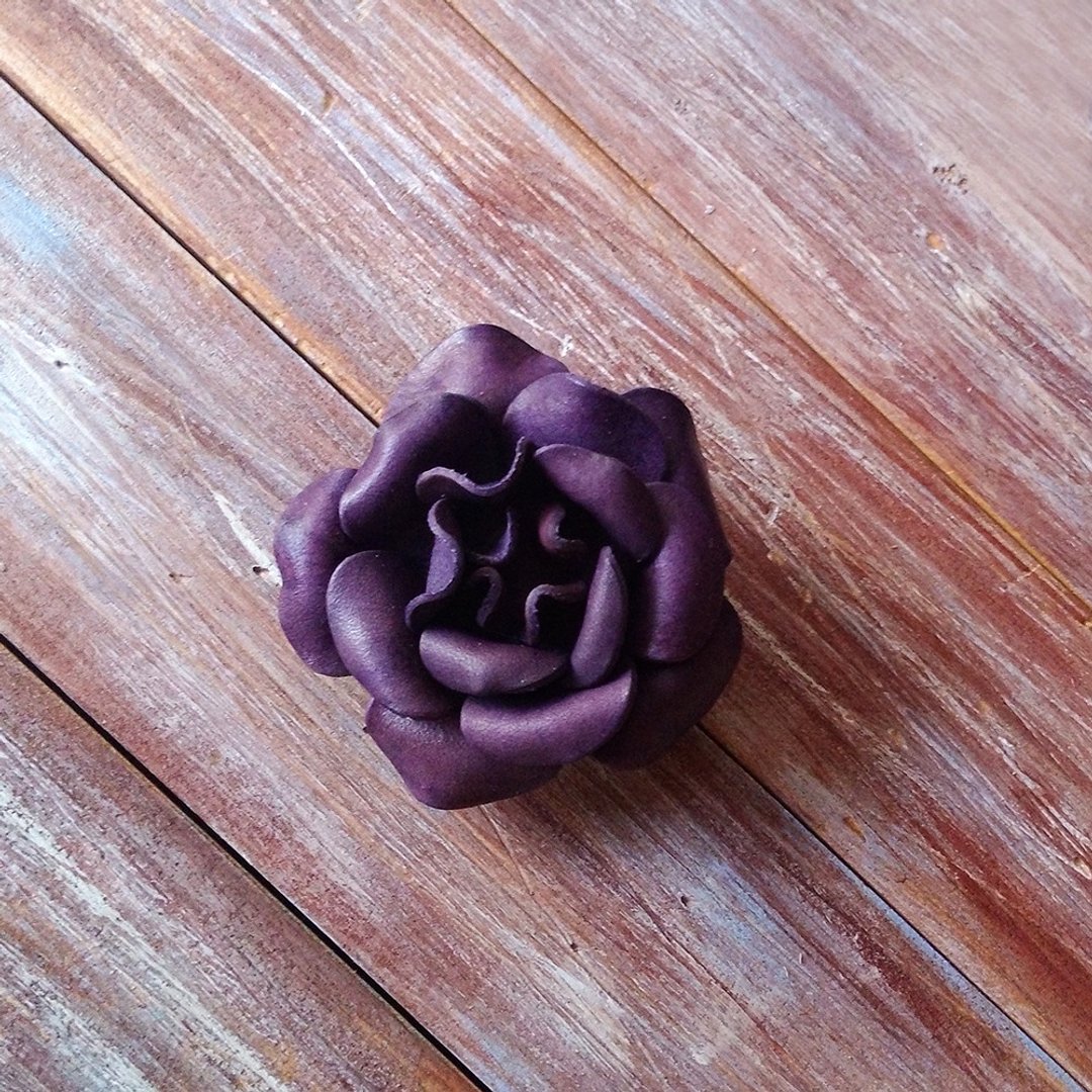 三用皮花 胸针 发夹 紫色 皮革订做 Kai手工皮革 - 胸针 - 真皮 紫色