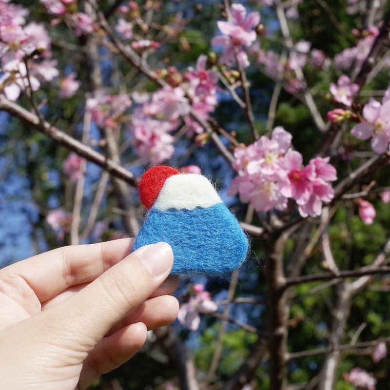 【Q-cute】日本系列-太阳富士山-别针/胸针 - 胸针 - 羊毛 蓝色