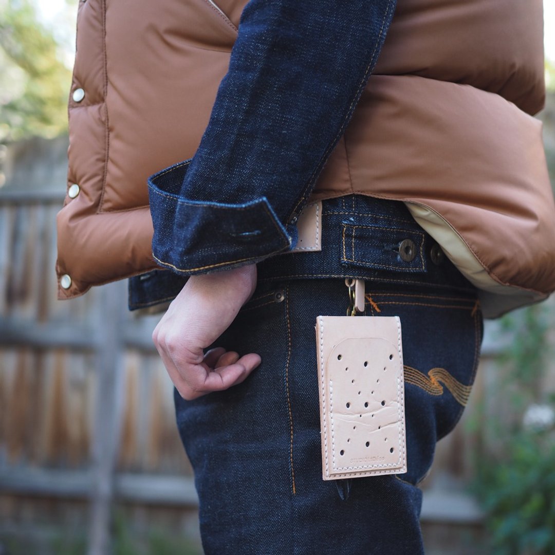 Leather Holder: The Highett Leather Card Case-L023 Two wearing ways-card holder, genuine leather, vegtan, cow leather, solid brass, hand woven, personalised, unisex, vegtan, natural colour, gift, ID card case, 工作卡套，卡套，車卡，植鞣革，牛皮，植鞣牛皮，禮物，中性，訂製，手工縫製，手工編織，純銅扣環 - 其他 - 真皮 多色