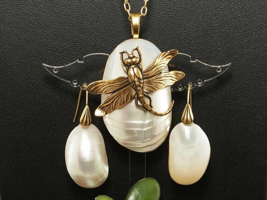 Necklace and Earrings White MOP Mother of Pearl Gold Brass Dragonfly Jewelry Set - 项链 - 贝壳 白色