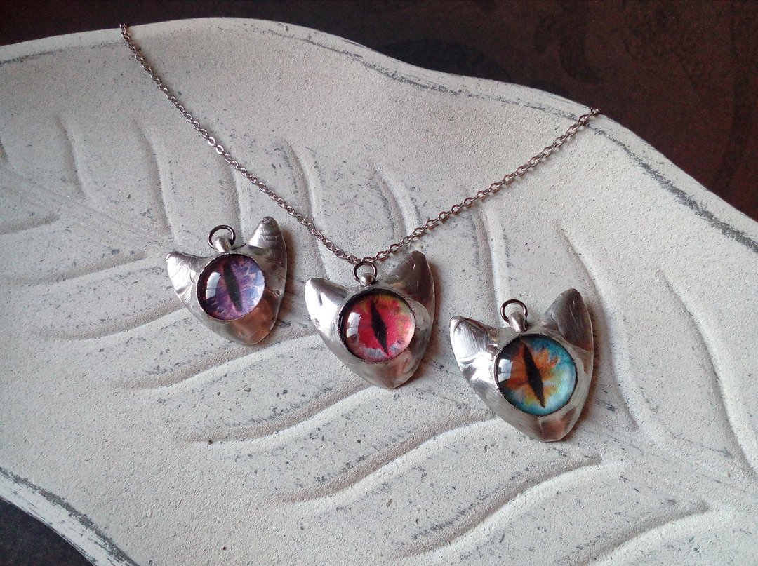 Stained glass CAT necklace. eyes cat tin soldered pendant. 貓眼 項鍊 貓頭  爱猫的人 - 项链 - 玻璃 
