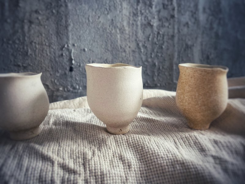 野兽胖肚小茶杯・闻香杯 - 翠湖水心 - 茶具/茶杯 - 陶 白色