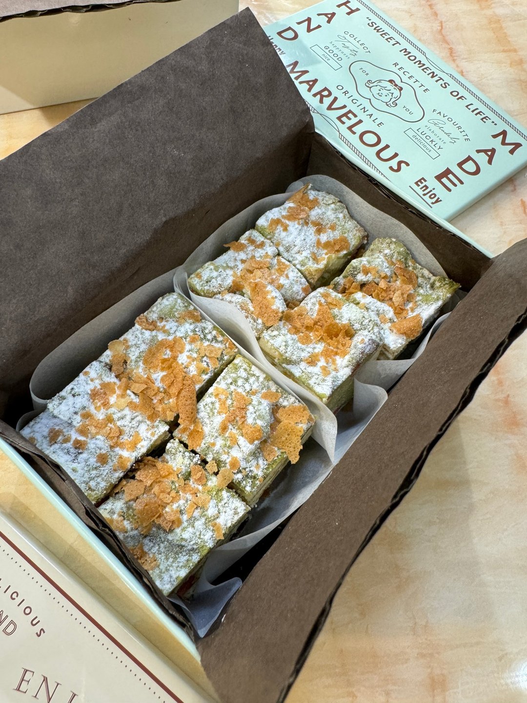 AY baker 鹿耳岛抹茶口味减糖雪花酥铁盒装八入 - 零食/点心 - 新鲜食材 红色