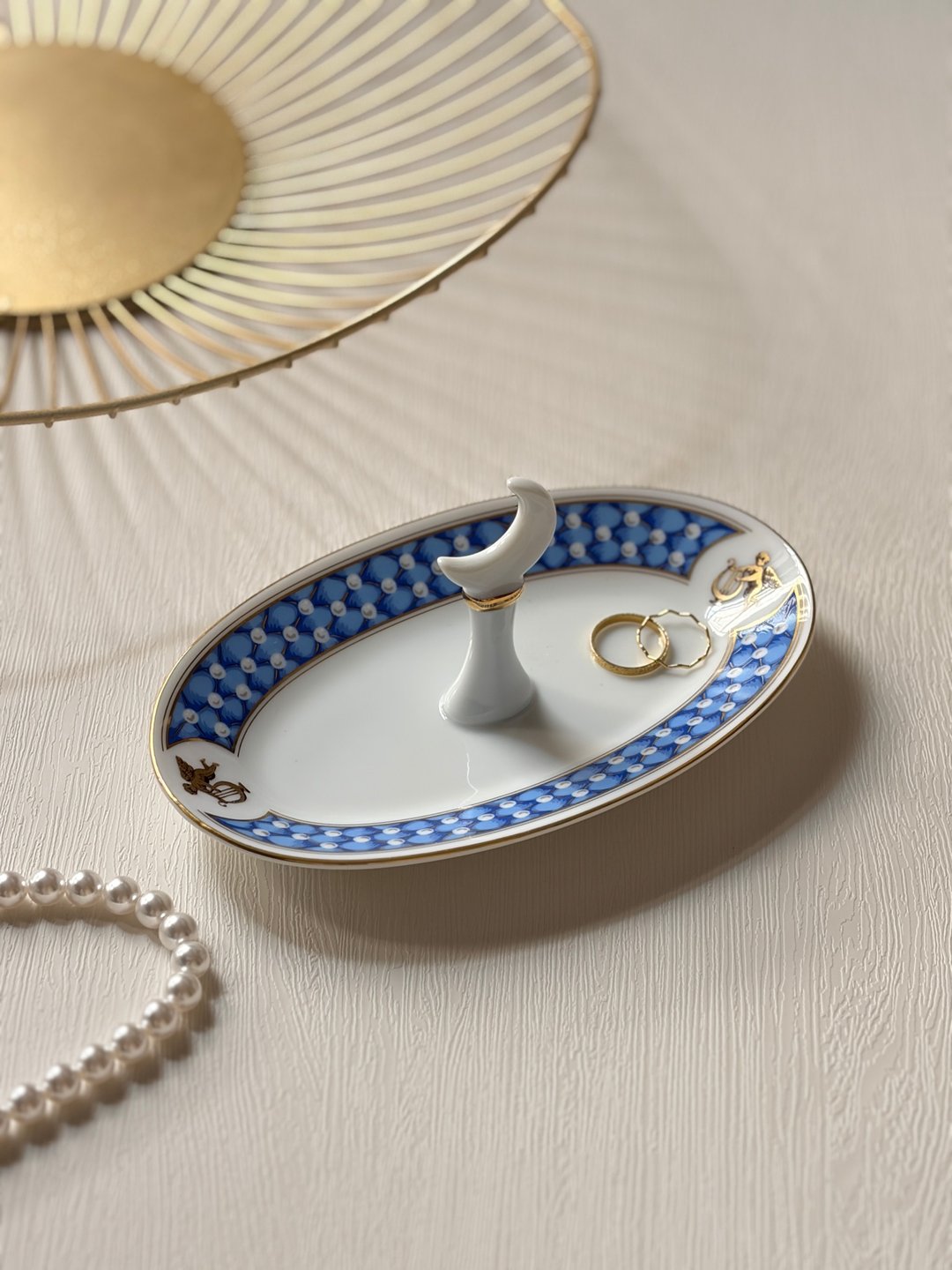 Mikimoto 日本制古董珠宝碟 陶瓷 新月戒指架 天使竖琴 古典浮雕 - 摆饰 - 瓷 白色