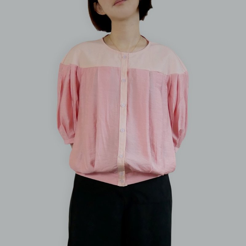 淡橘粉拼色前打褶上衣 - 女装上衣 - 棉．麻 粉红色