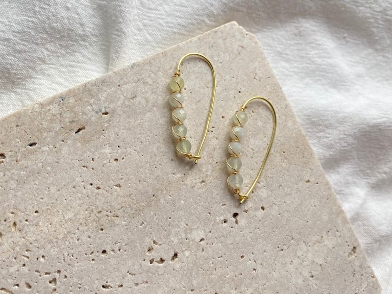 【WEALTH】手作岫玉14K包金特殊耳环耳钩 - 耳环/耳夹 - 石头 金色